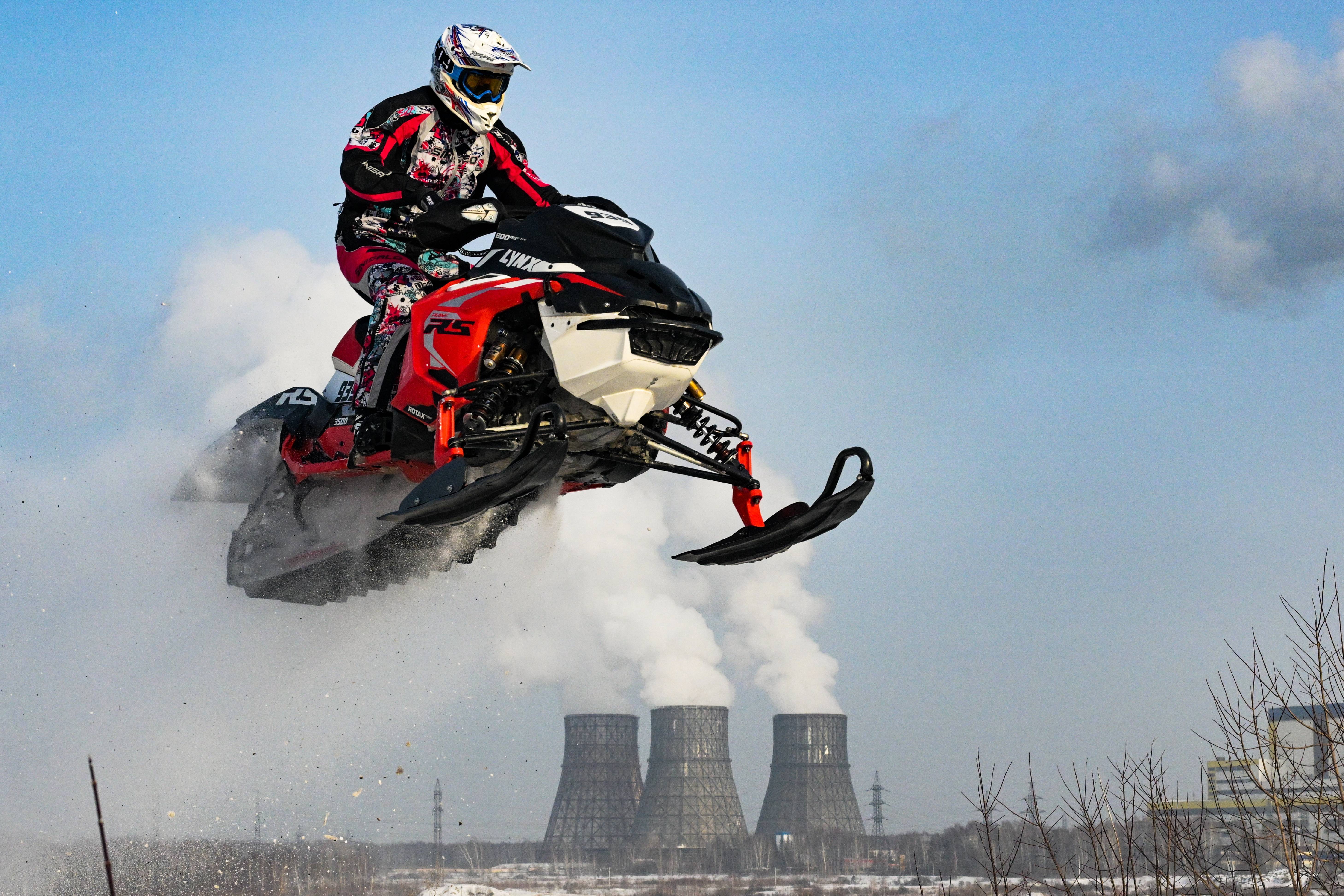 开云体育保障-包含国际雪地摩托挑战赛，冰雪中极速驰骋的勇士的词条