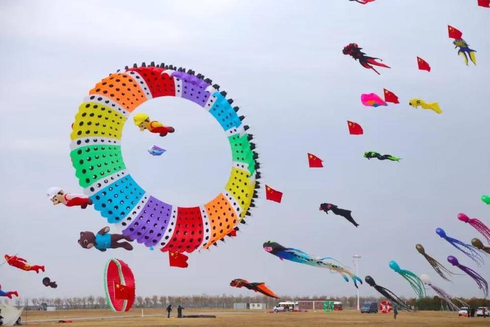 开云娱乐app安全登录-关于天空飞碟投掷大赛，空中竞技的趣味风潮的信息